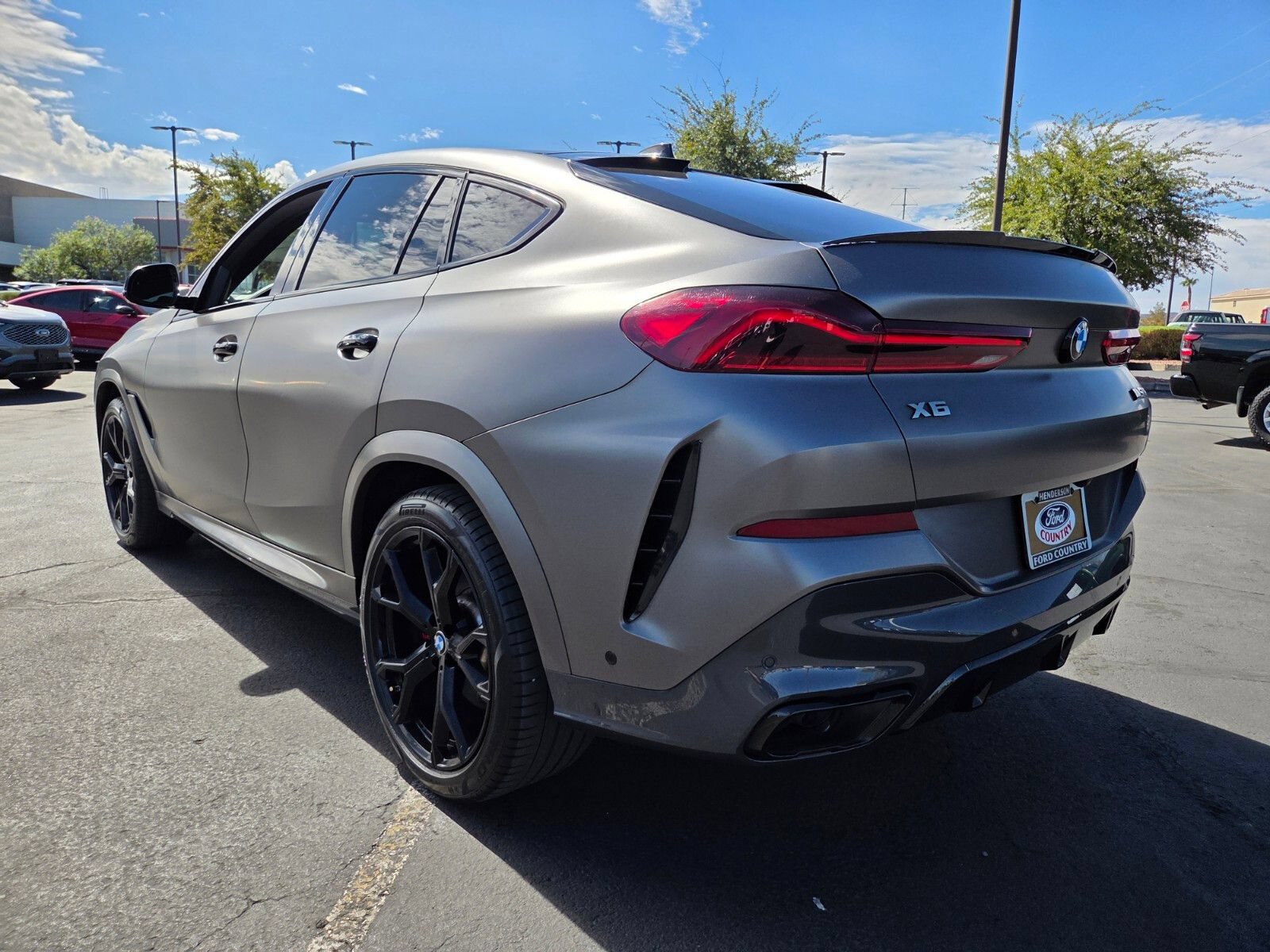 Used 2022 BMW X6 M50i AWD/4WD image 4