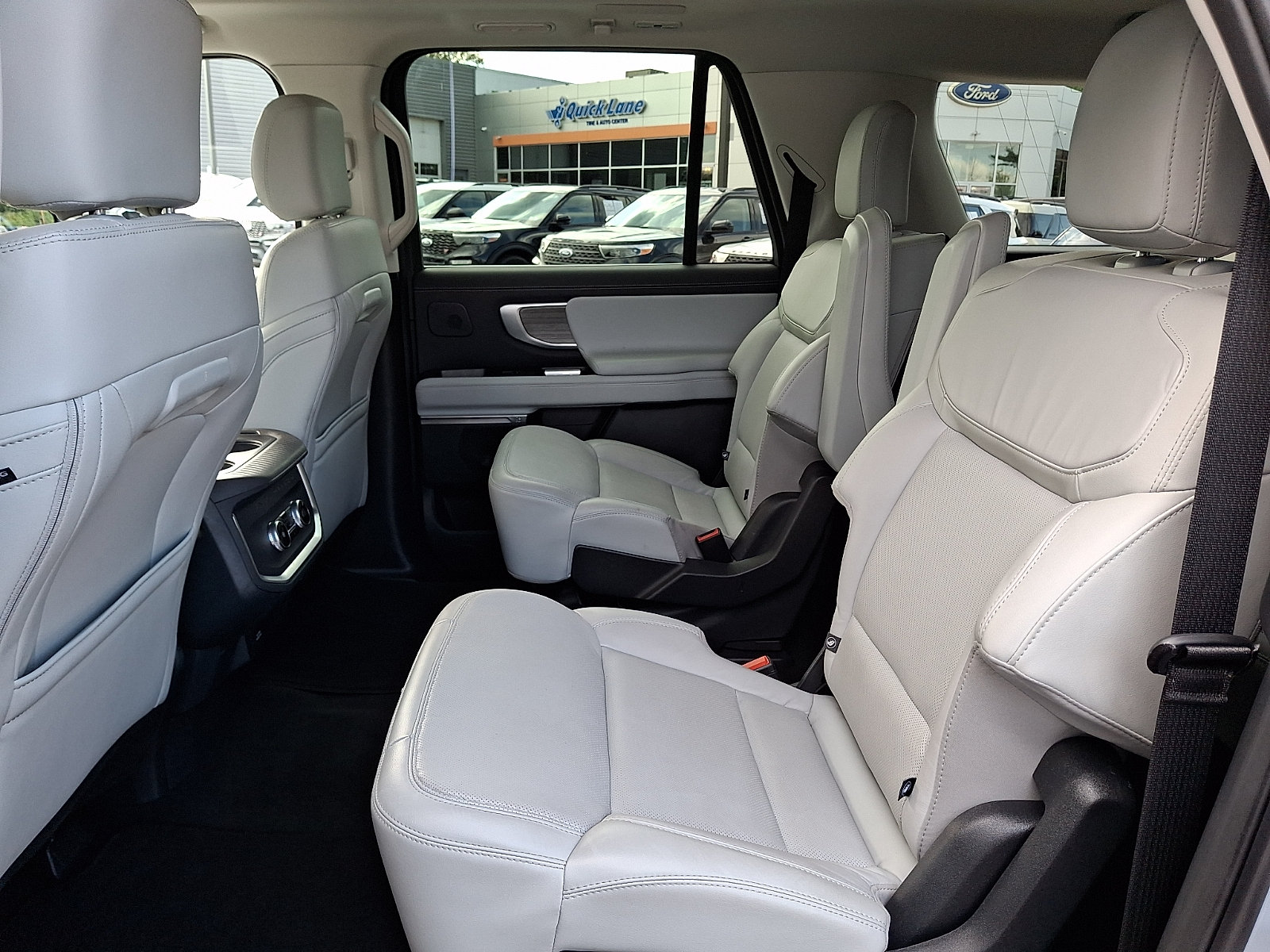Certified 2025 Ford Expedition Max Platinum w/ Driver's Package AWD/4WD image 14
