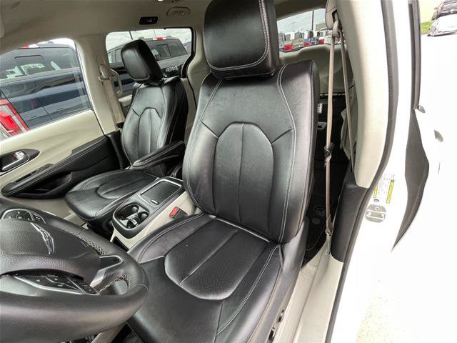 Used 2024 Chrysler Pacifica Touring-L FWD image 18