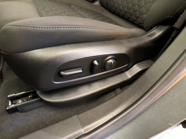 Used 2020 Chevrolet Blazer LT FWD image 11