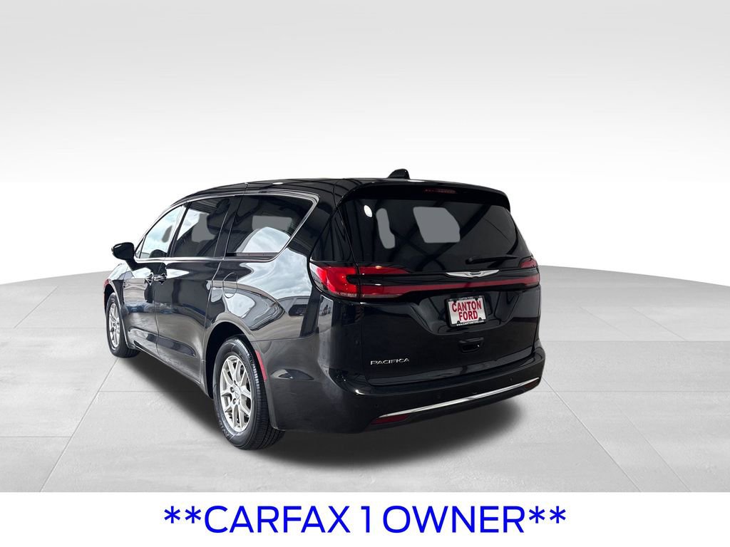 Used 2024 Chrysler Pacifica Touring-L image 4