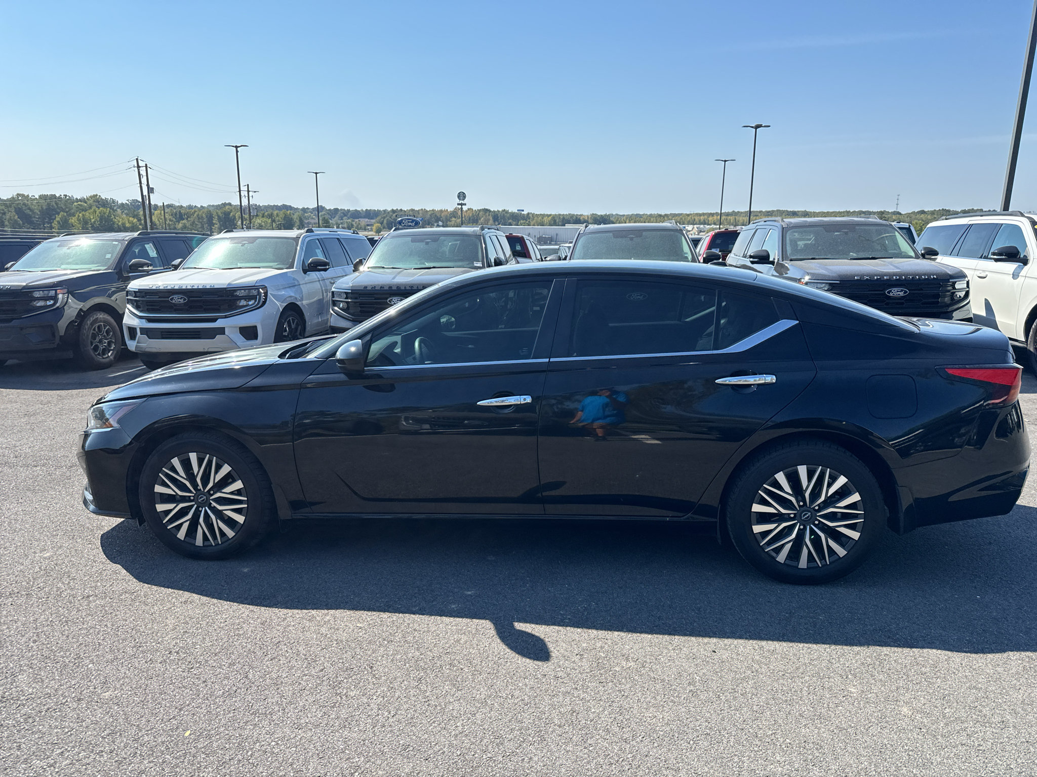 Used 2024 Nissan Altima 2.5 SV w/ SV Premium Package FWD image 10