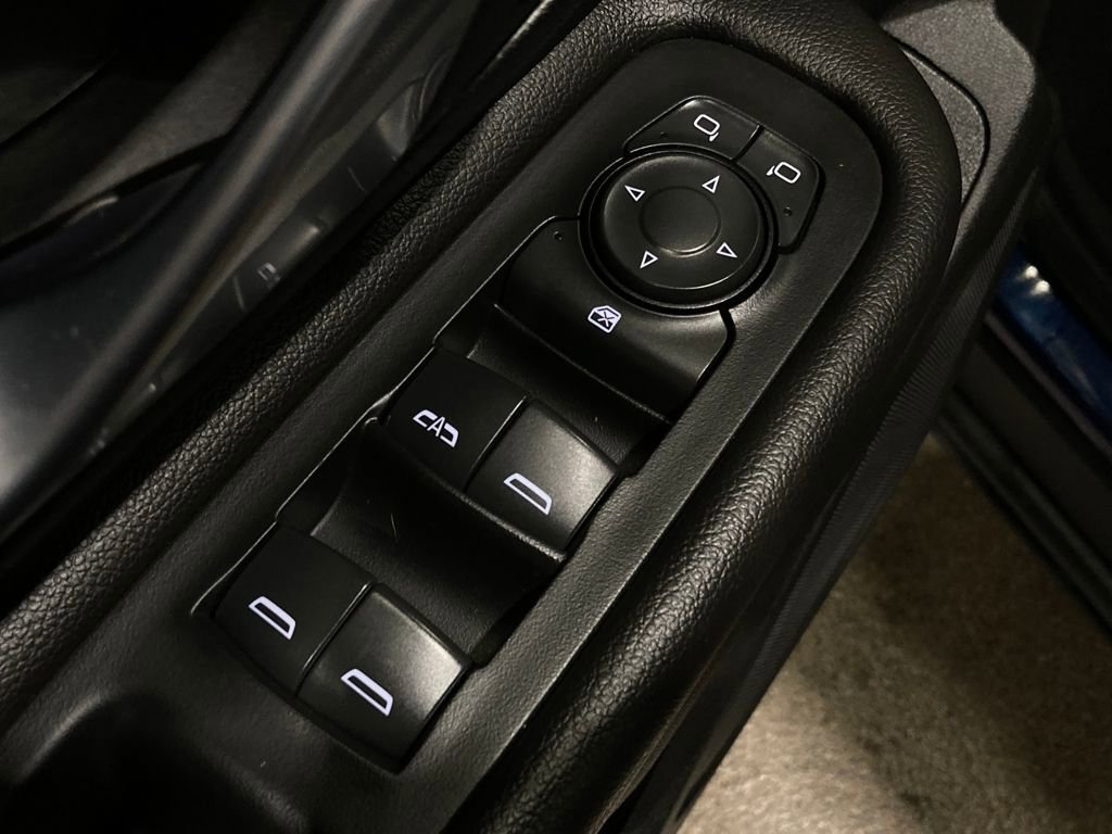 Used 2023 GMC Terrain SLE w/ Driver Convenience Package image 25