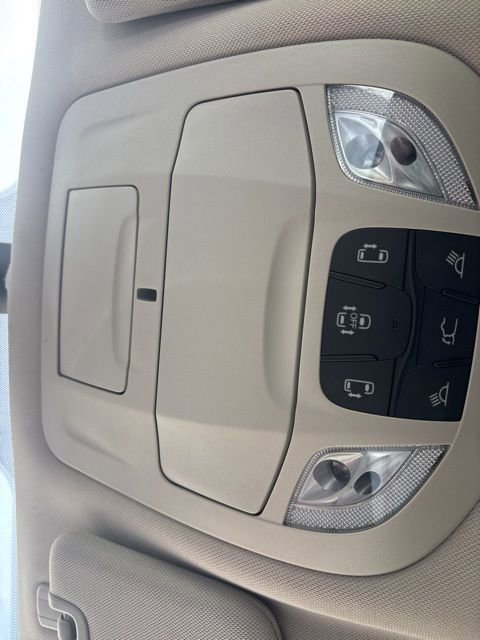 Used 2023 Chrysler Pacifica Touring-L FWD image 24
