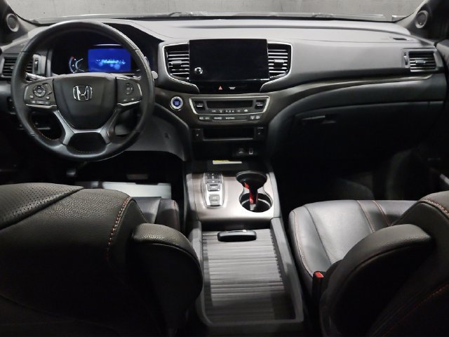 Used 2023 Honda Passport TrailSport image 2