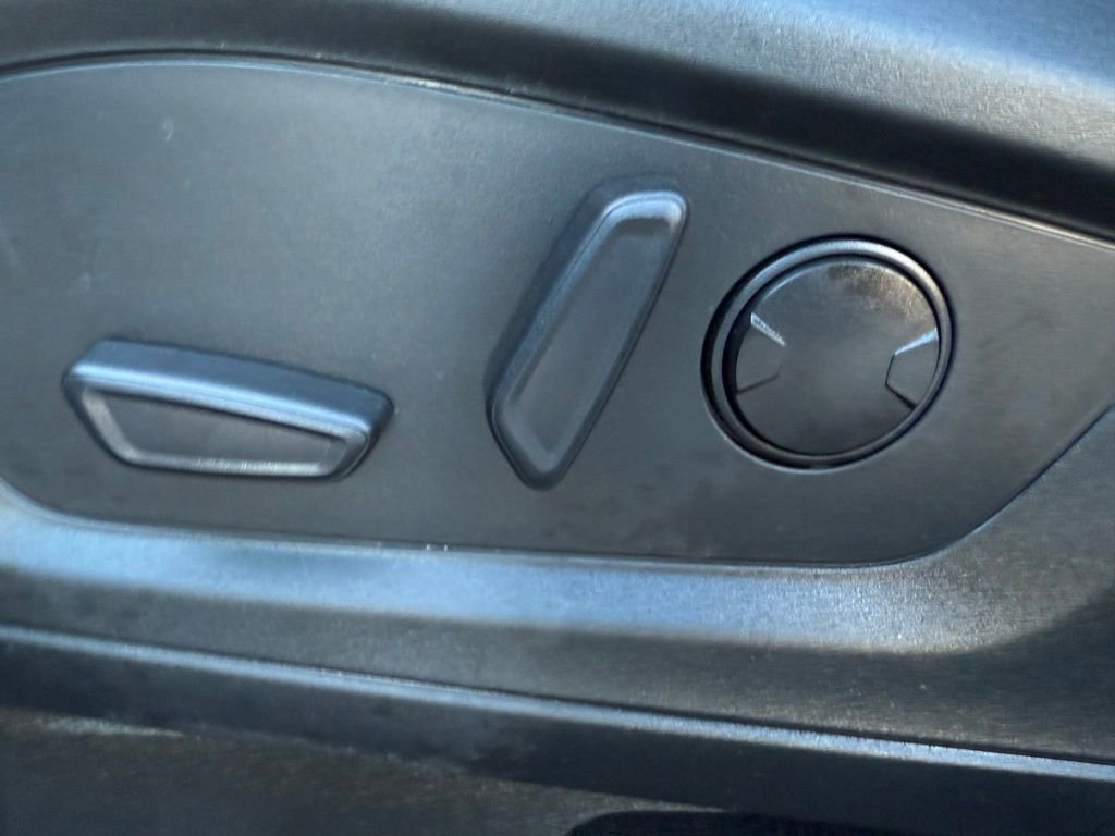 Certified 2022 Ford Explorer XLT w/ Equipment Group 202A image 23