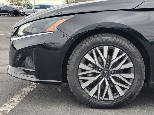Used 2024 Nissan Altima 2.5 SV FWD image 9