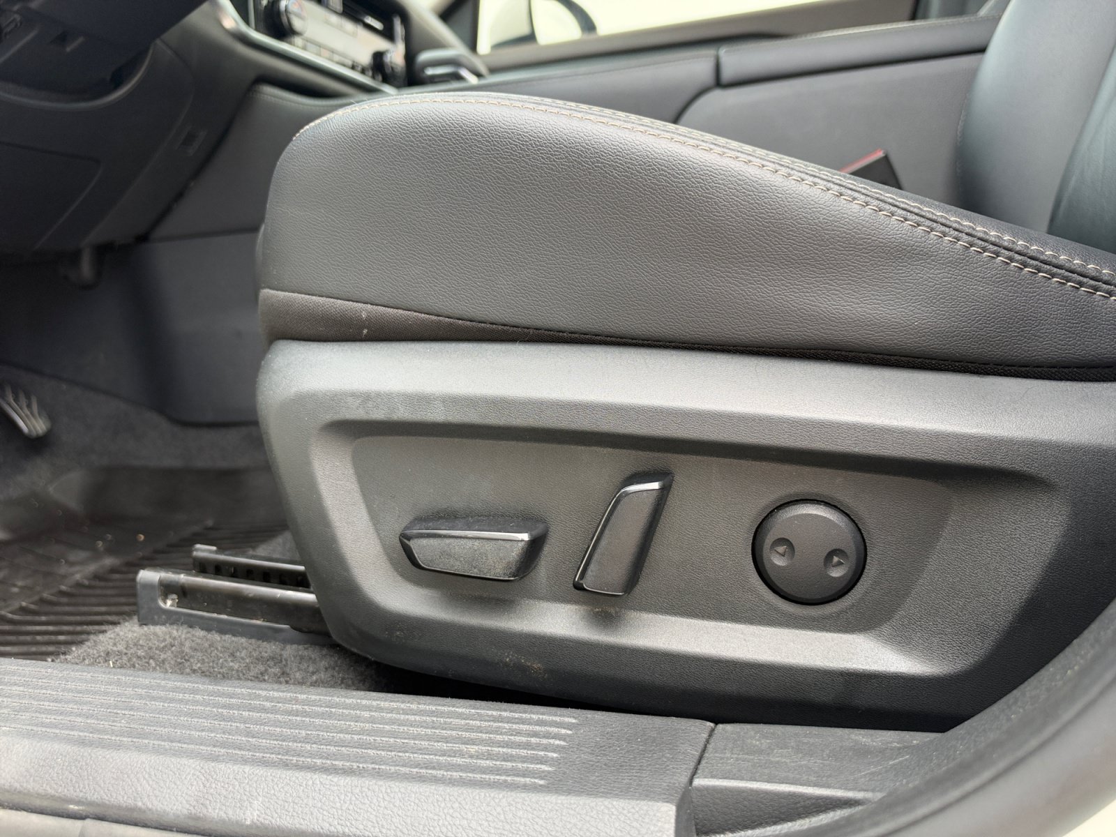 Used 2023 Nissan Rogue SL w/ SL Premium Package FWD image 18