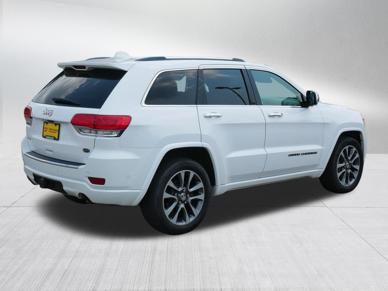 Used 2018 Jeep Grand Cherokee Overland w/ Jeep Active Safety Group AWD/4WD image 7