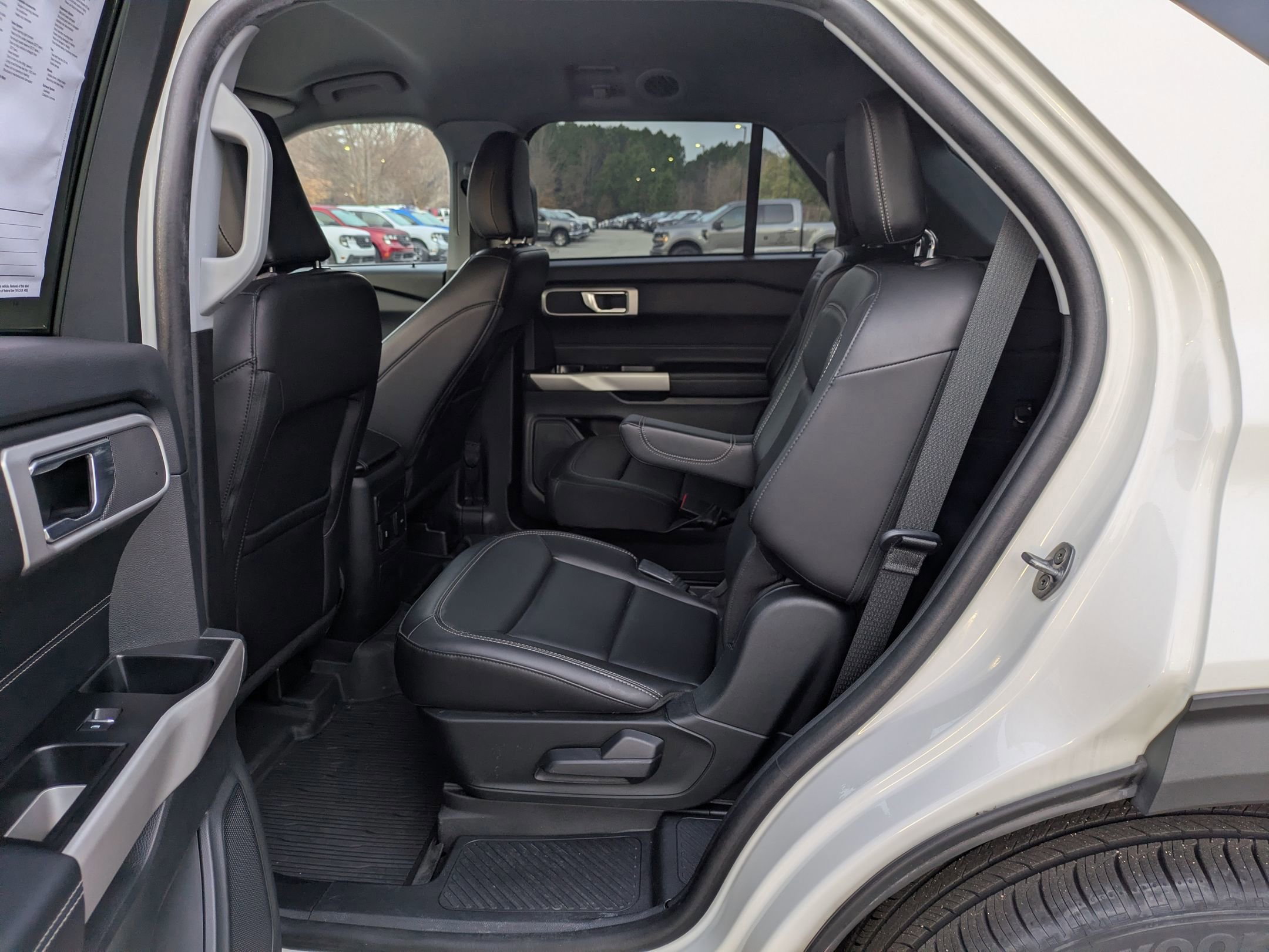 Certified 2022 Ford Explorer XLT w/ Equipment Group 202A image 29