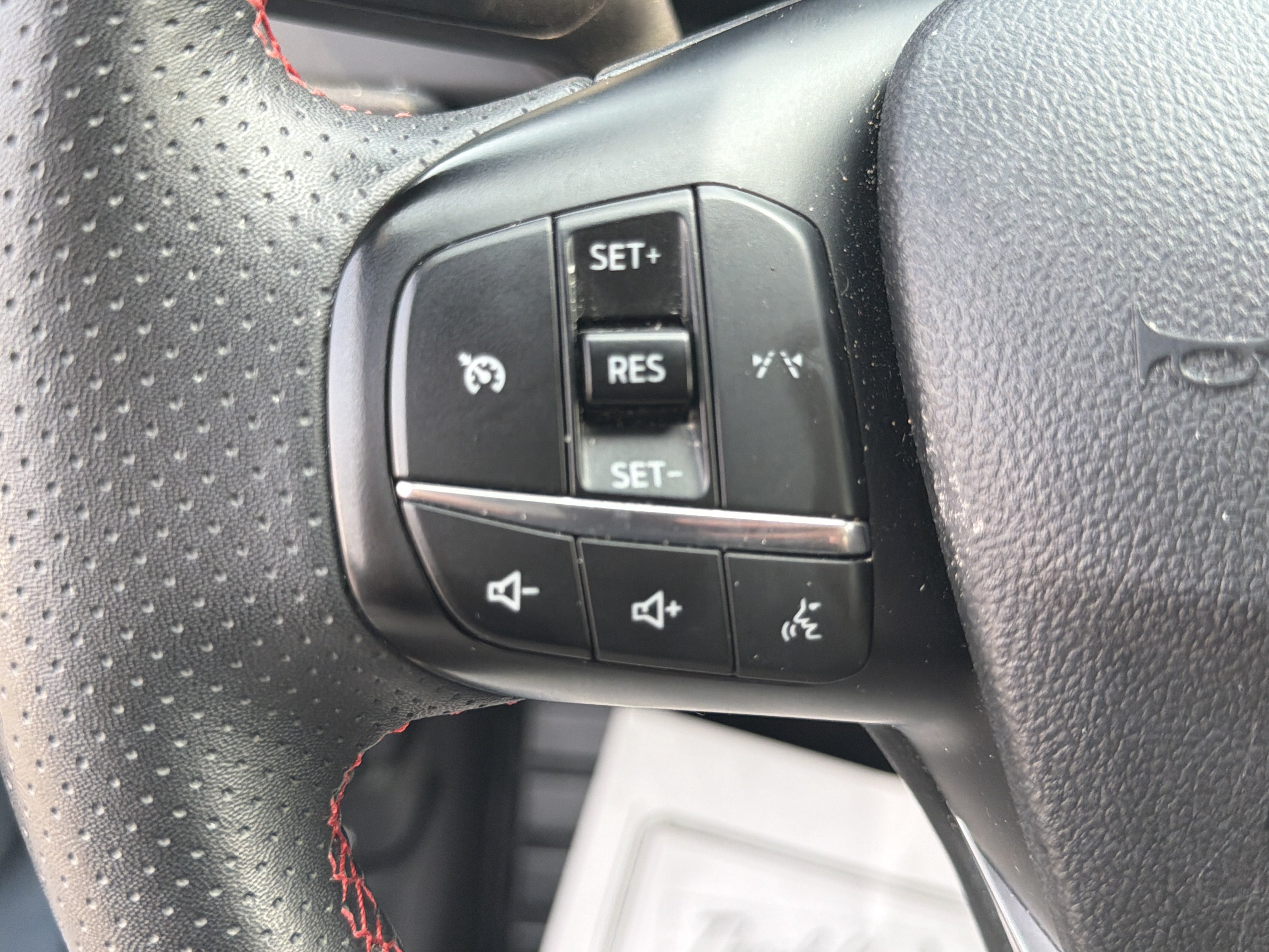 Certified 2025 Ford Escape ST-Line Select AWD/4WD image 21