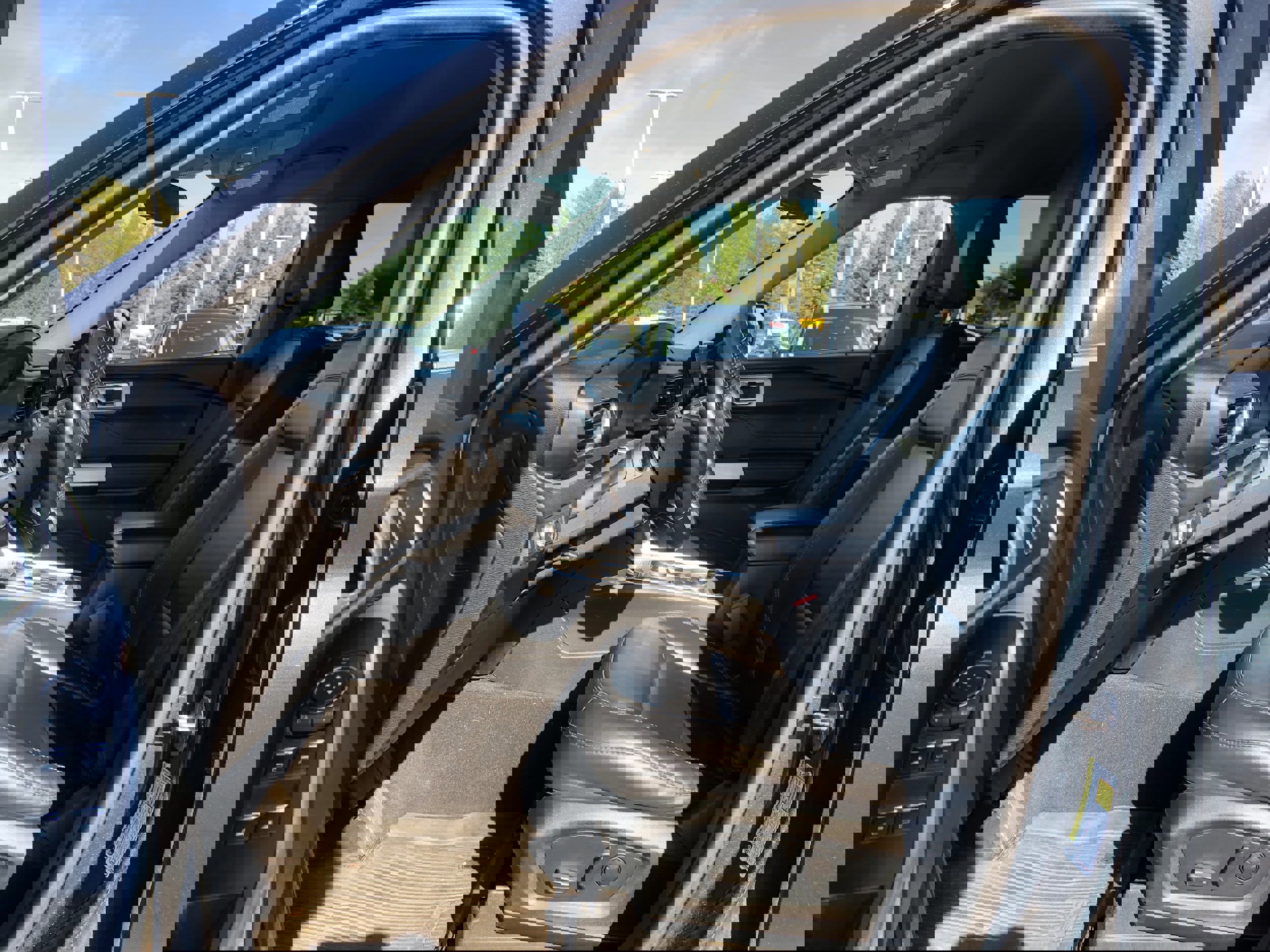 Certified 2022 Ford Explorer XLT w/ Equipment Group 202A image 21