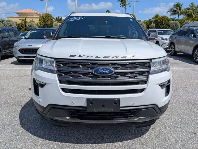 Certified 2019 Ford Explorer XLT w/ Equipment Group 202A AWD/4WD image 4