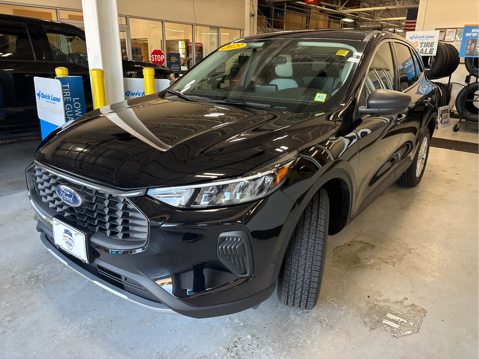 Certified 2023 Ford Escape Active AWD/4WD image 2