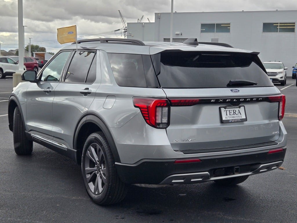 Certified 2025 Ford Explorer Active w/ Active Comfort Package AWD/4WD image 17