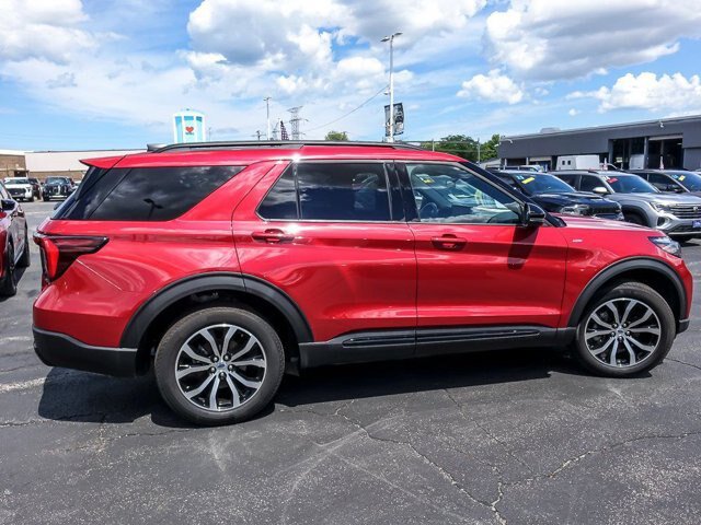 Certified 2025 Ford Explorer ST-Line AWD/4WD image 11