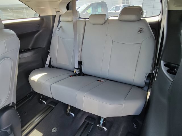 Used 2025 Toyota Sienna XLE w/ XLE Plus Package AWD/4WD image 18