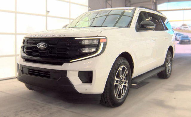 Certified 2025 Ford Expedition Active AWD/4WD image 19