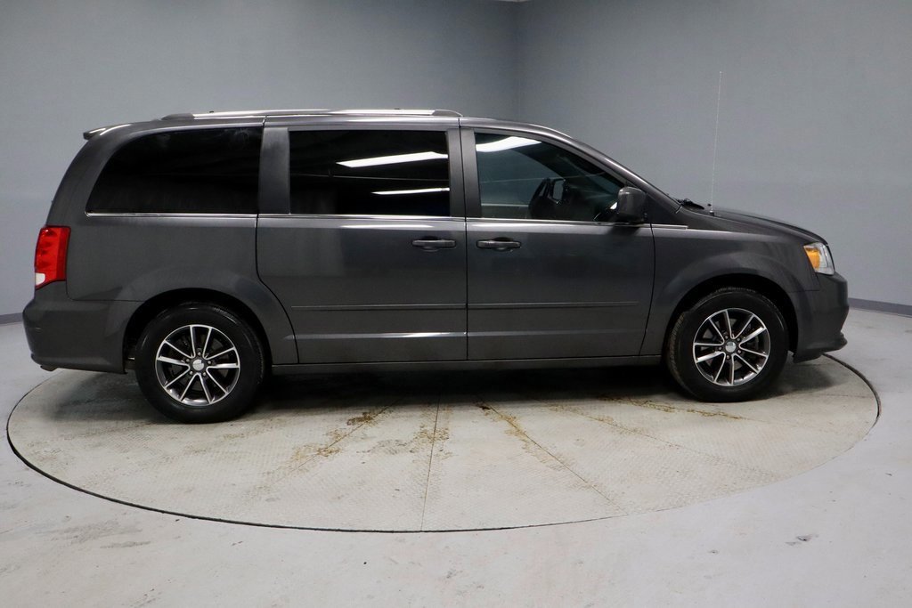 Used 2017 Dodge Grand Caravan SXT image 7