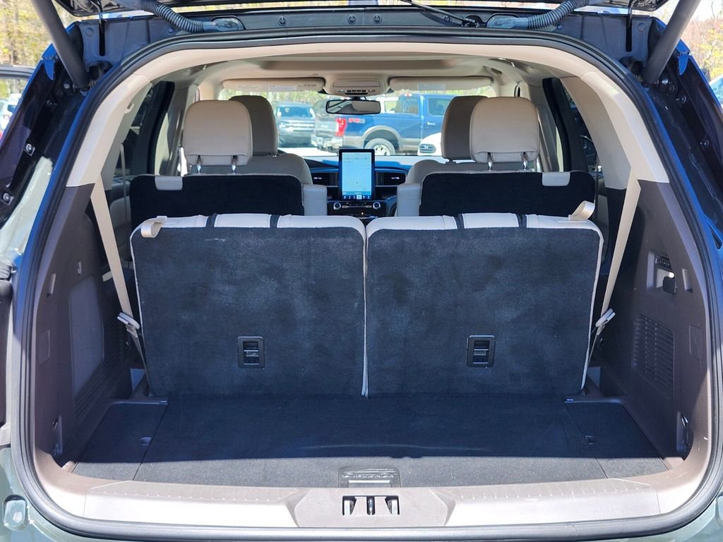 Certified 2022 Ford Explorer Platinum w/ Equipment Group 601A AWD/4WD image 34