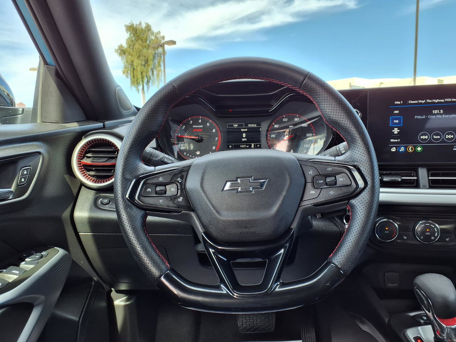 Used 2025 Chevrolet Trax RS w/ Sunroof Package FWD image 19