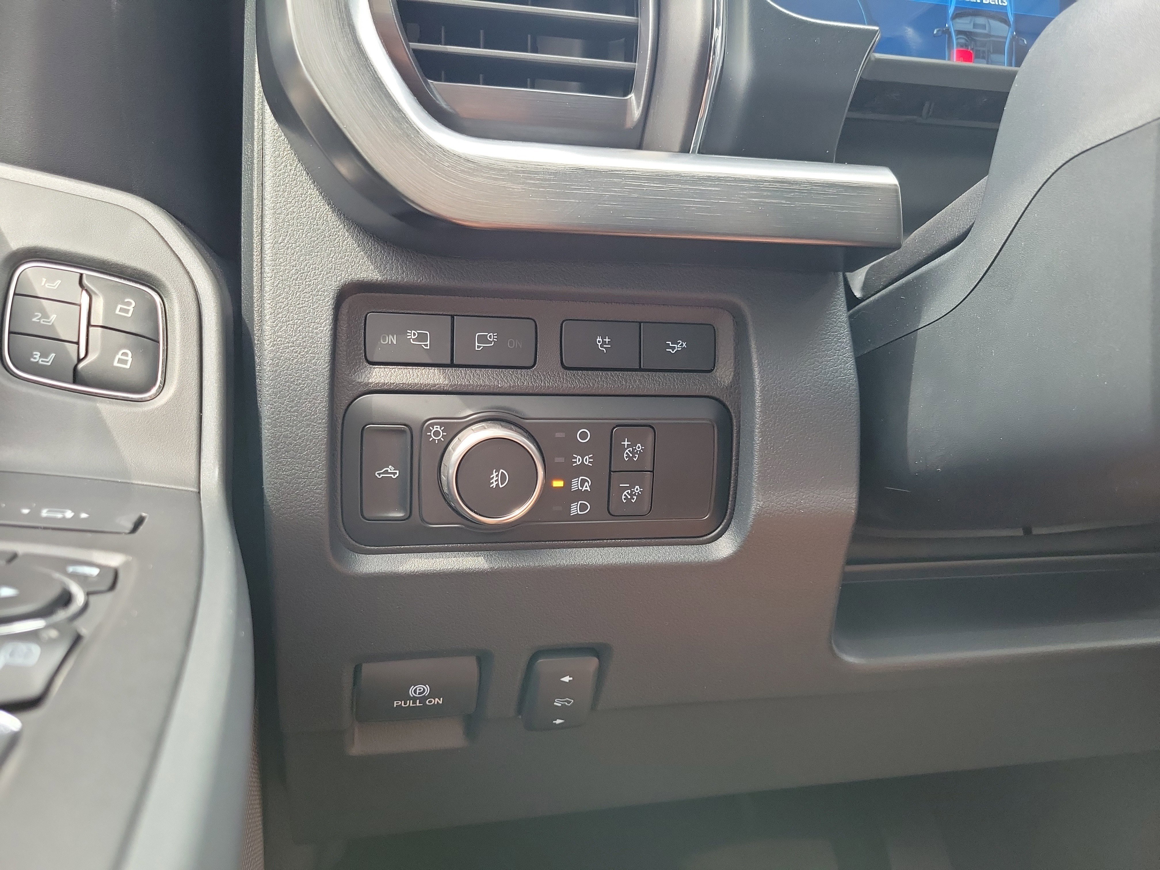 Certified 2024 Ford F250 Lariat w/ Lariat Ultimate Package AWD/4WD image 19