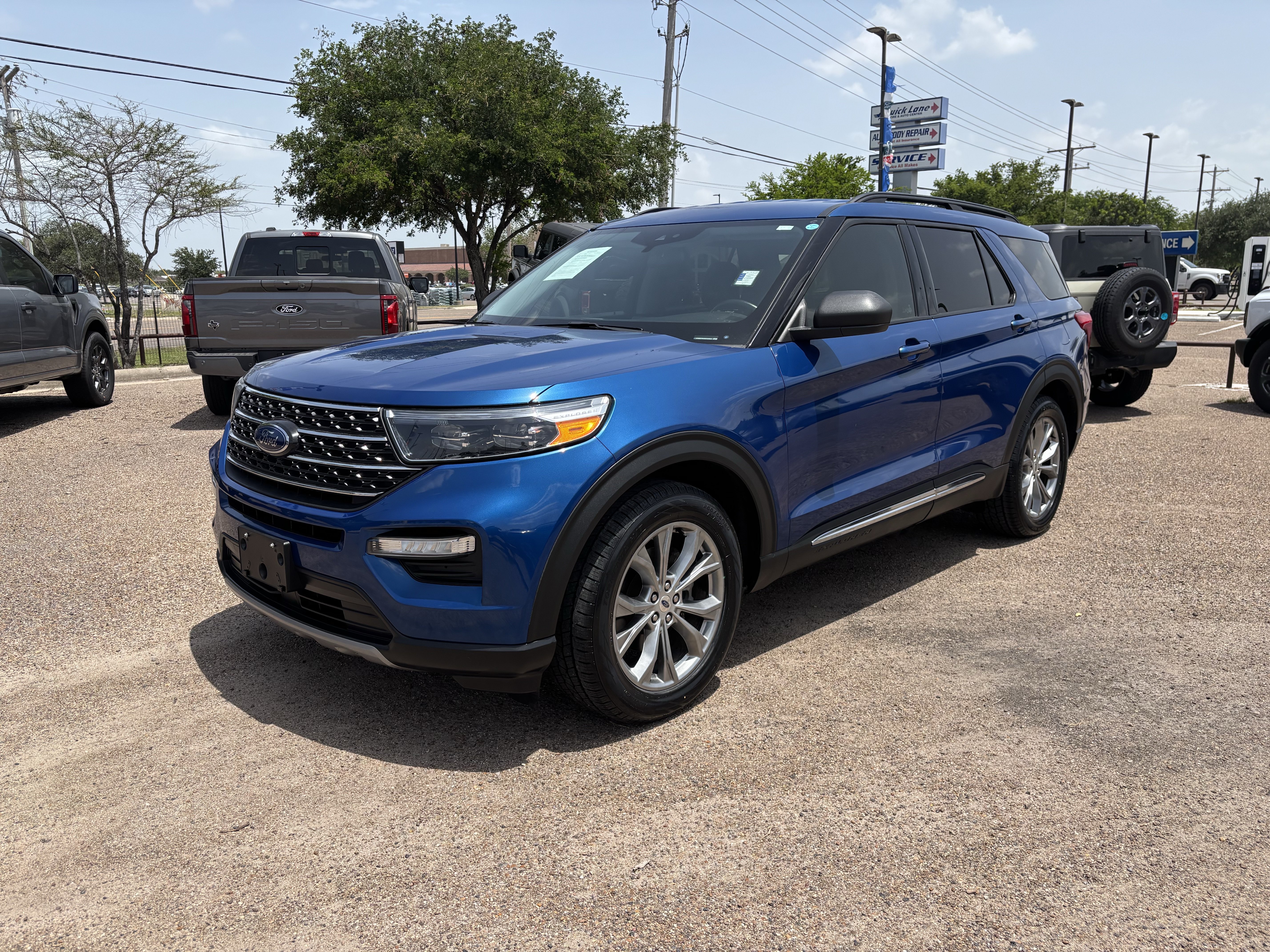 Certified 2022 Ford Explorer XLT w/ Equipment Group 202A