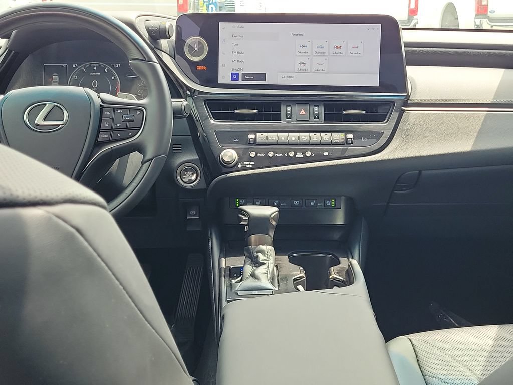 Used 2025 Lexus ES 350 Ultra Luxury w/ Accessory Package (Z1) FWD image 17