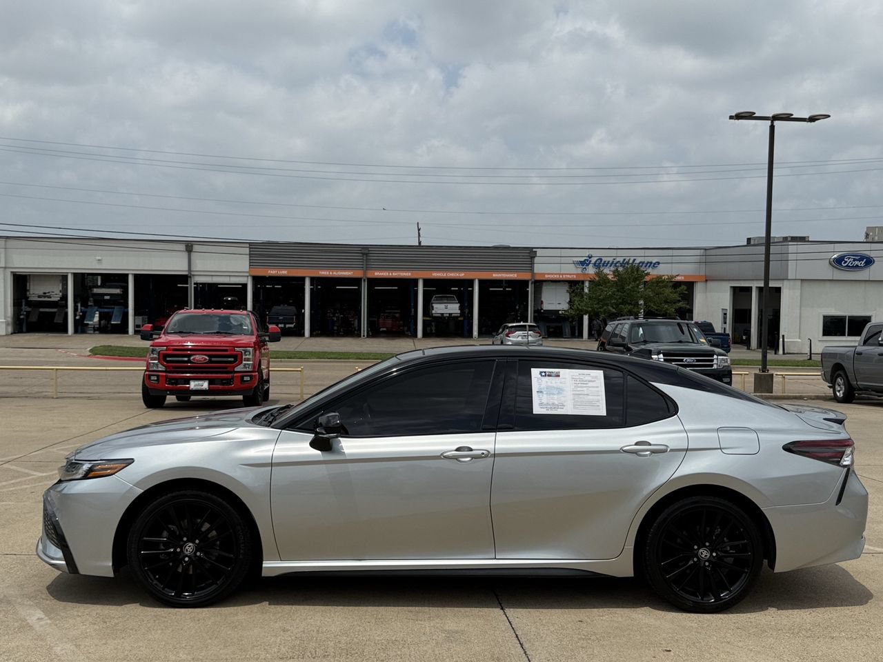 Used 2023 Toyota Camry XSE w/ Navigation Package FWD image 3