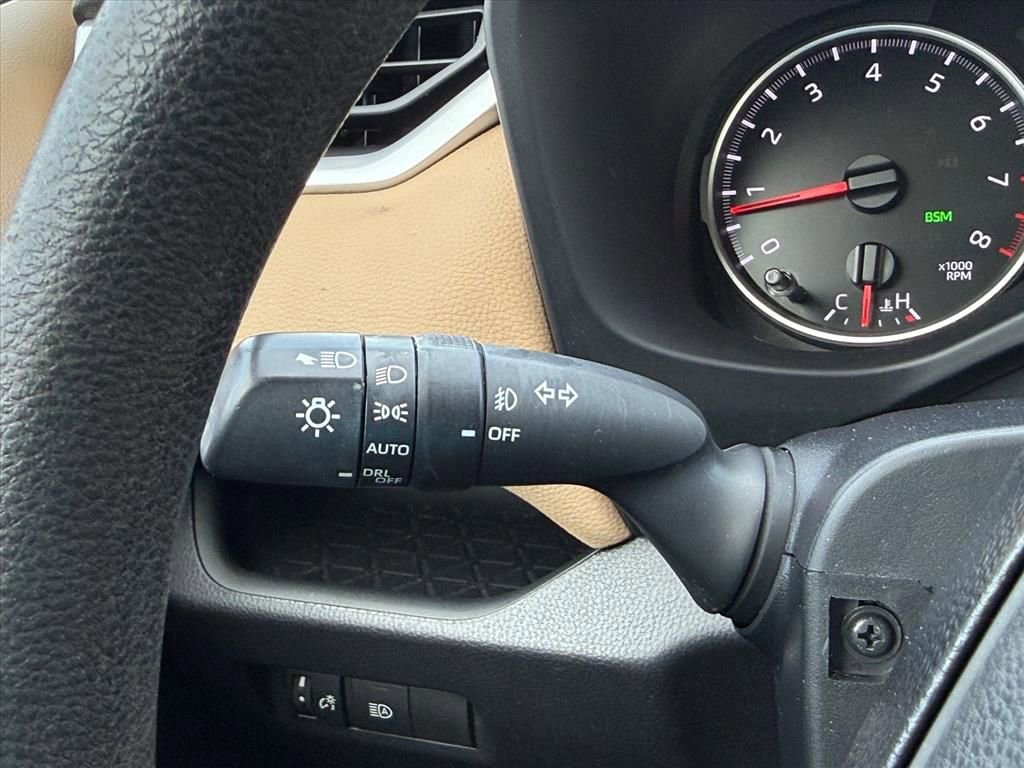 Used 2021 Toyota RAV4 XLE FWD image 20