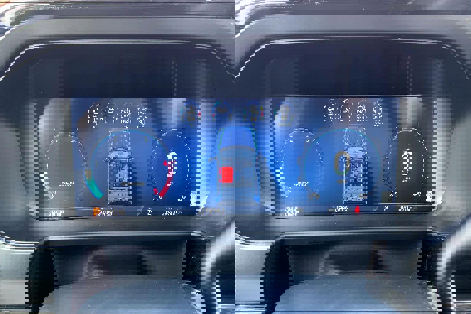 Certified 2025 Ford F450 King Ranch w/ FX4 Off-Road Package image 26