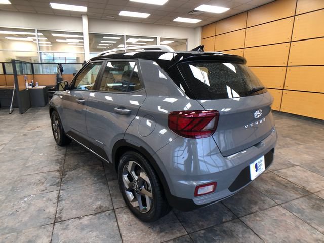 Used 2022 Hyundai Venue Limited w/ Cargo Package FWD image 5