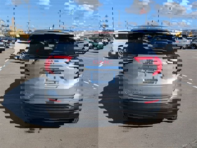 Used 2024 GMC Terrain SLE image 3