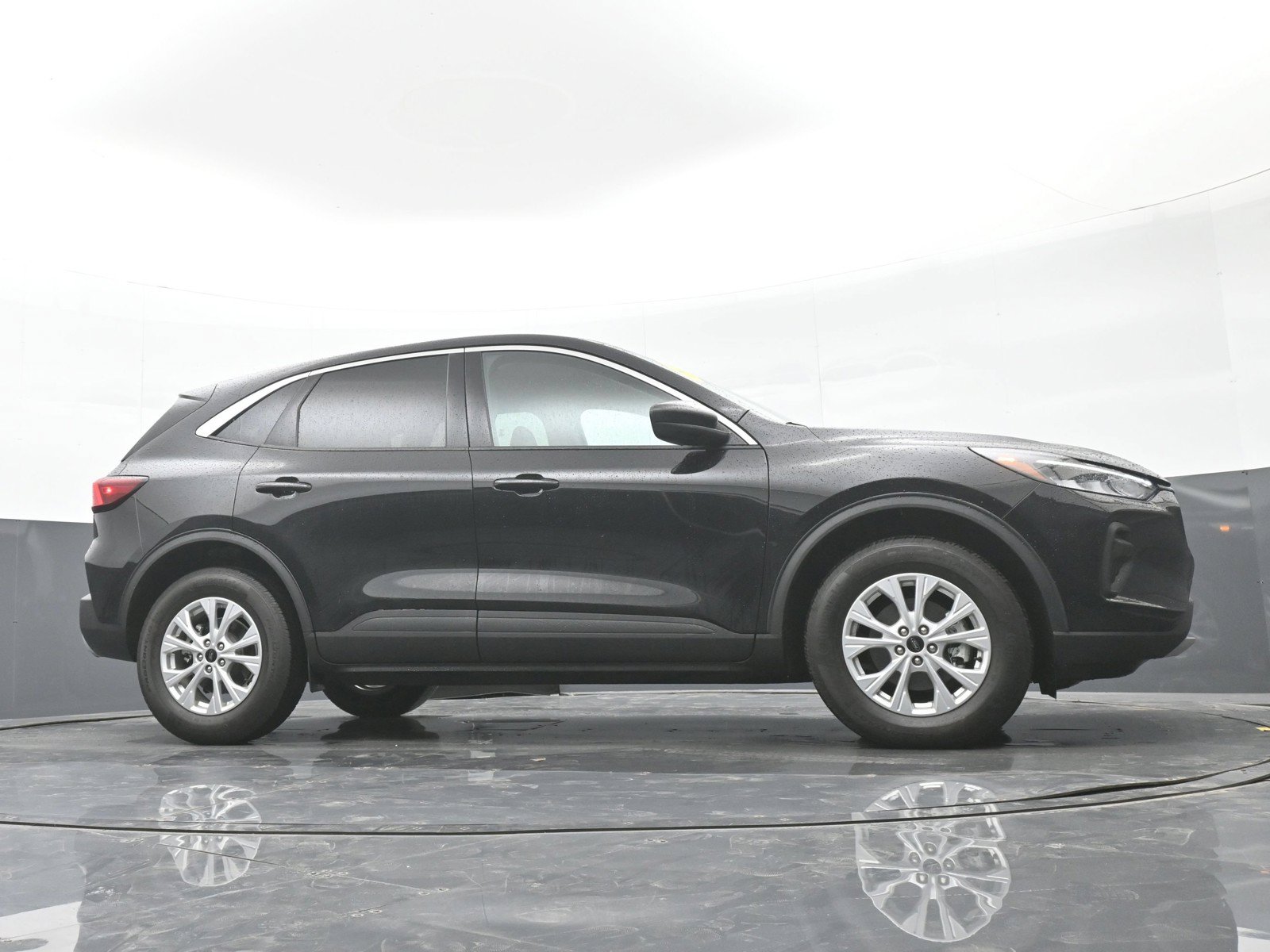Certified 2024 Ford Escape Active AWD/4WD image 40