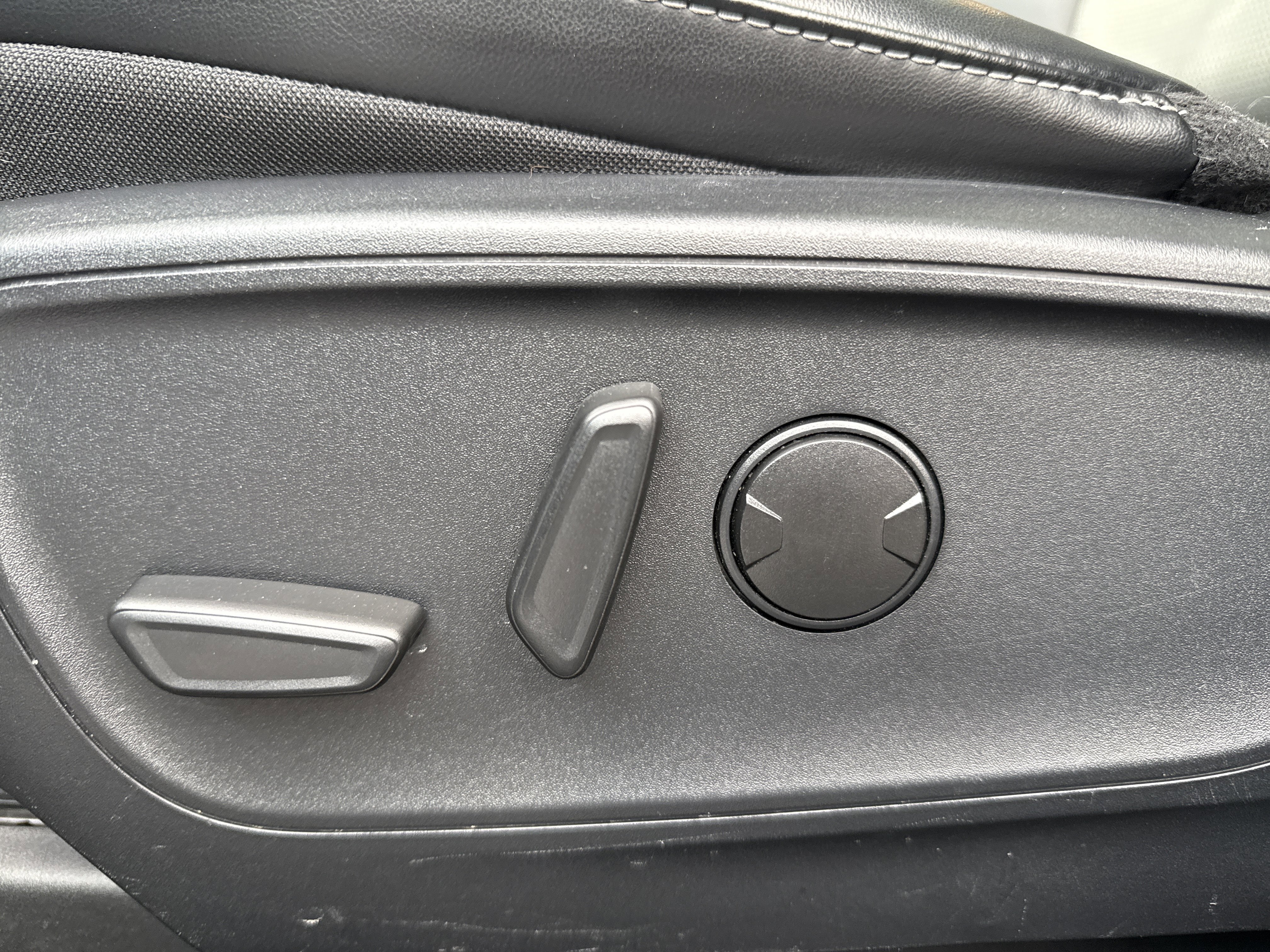 Certified 2024 Ford Escape Platinum w/ Class II Trailer Tow Package image 13