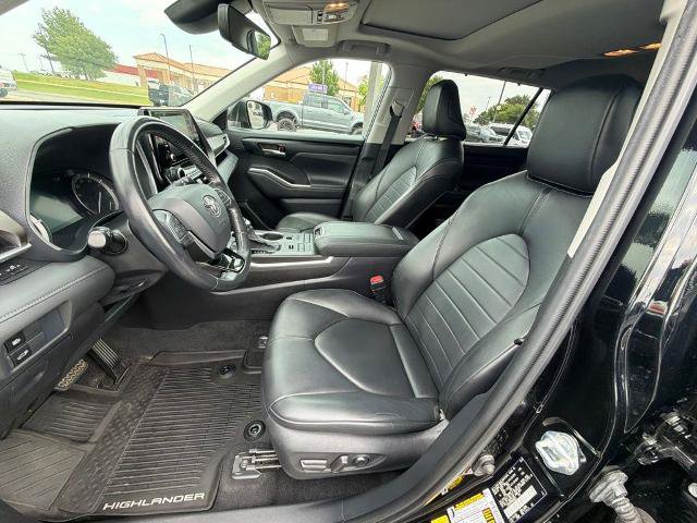 Used 2021 Toyota Highlander XLE AWD/4WD image 7