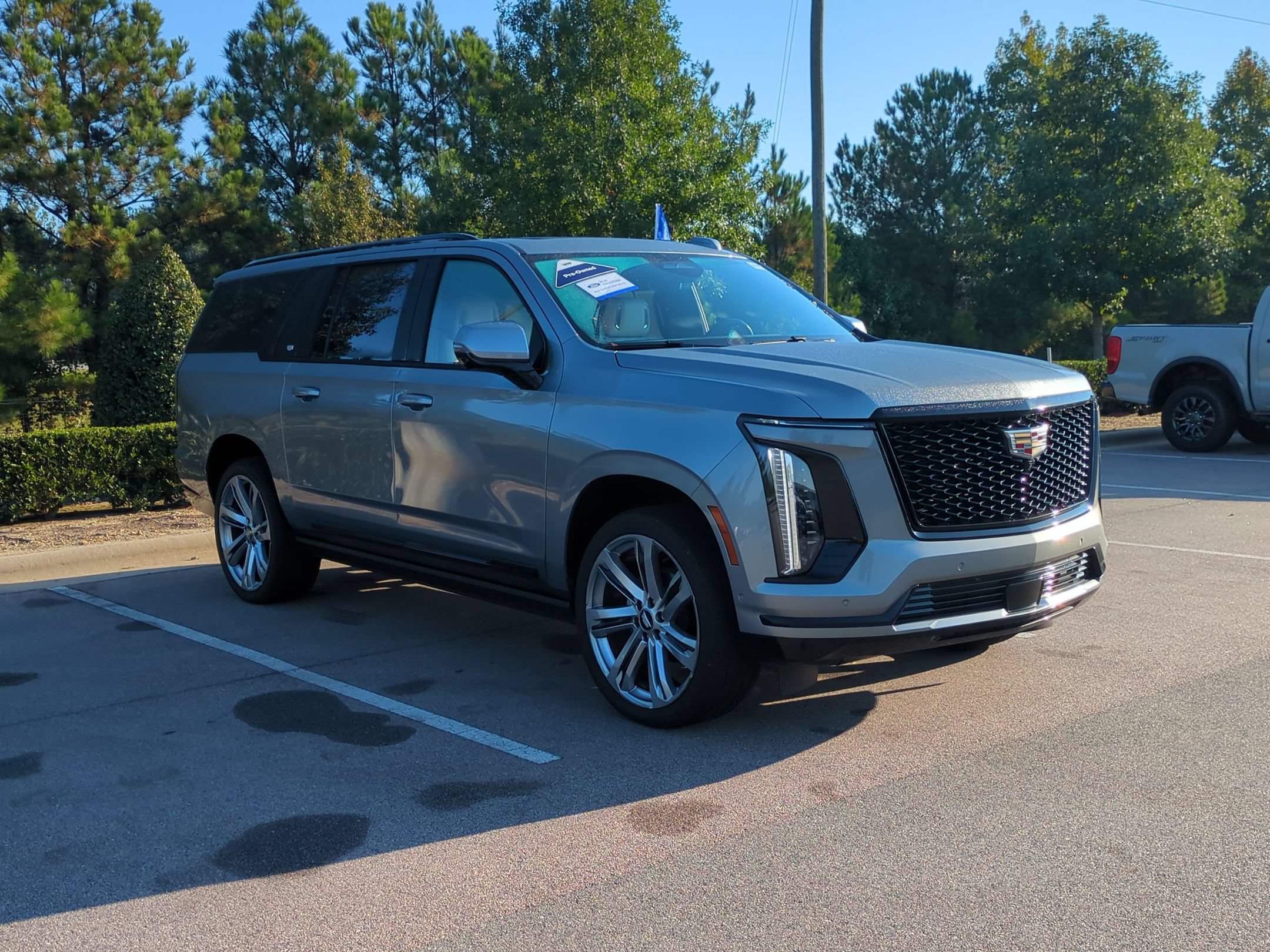 Used 2025 Cadillac Escalade ESV Sport Platinum w/ LPO, Floor Liner Package AWD/4WD image 1