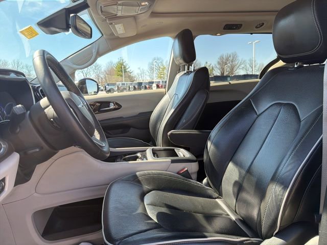 Used 2023 Chrysler Pacifica Limited image 26