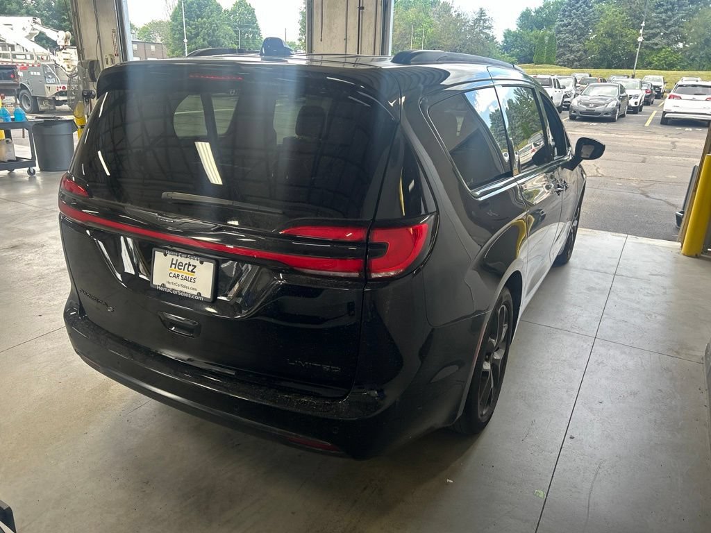 Used 2025 Chrysler Pacifica Limited FWD image 8