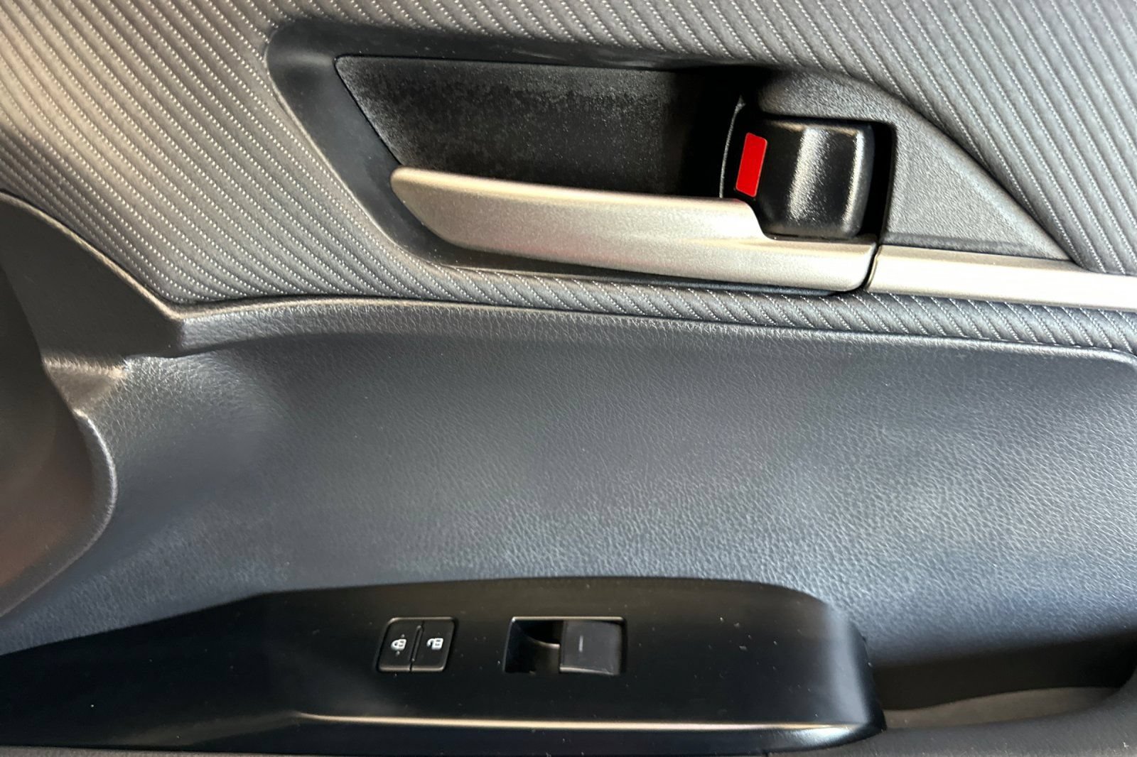 Used 2025 Toyota Camry SE w/ Multimedia Upgrade Package FWD image 17