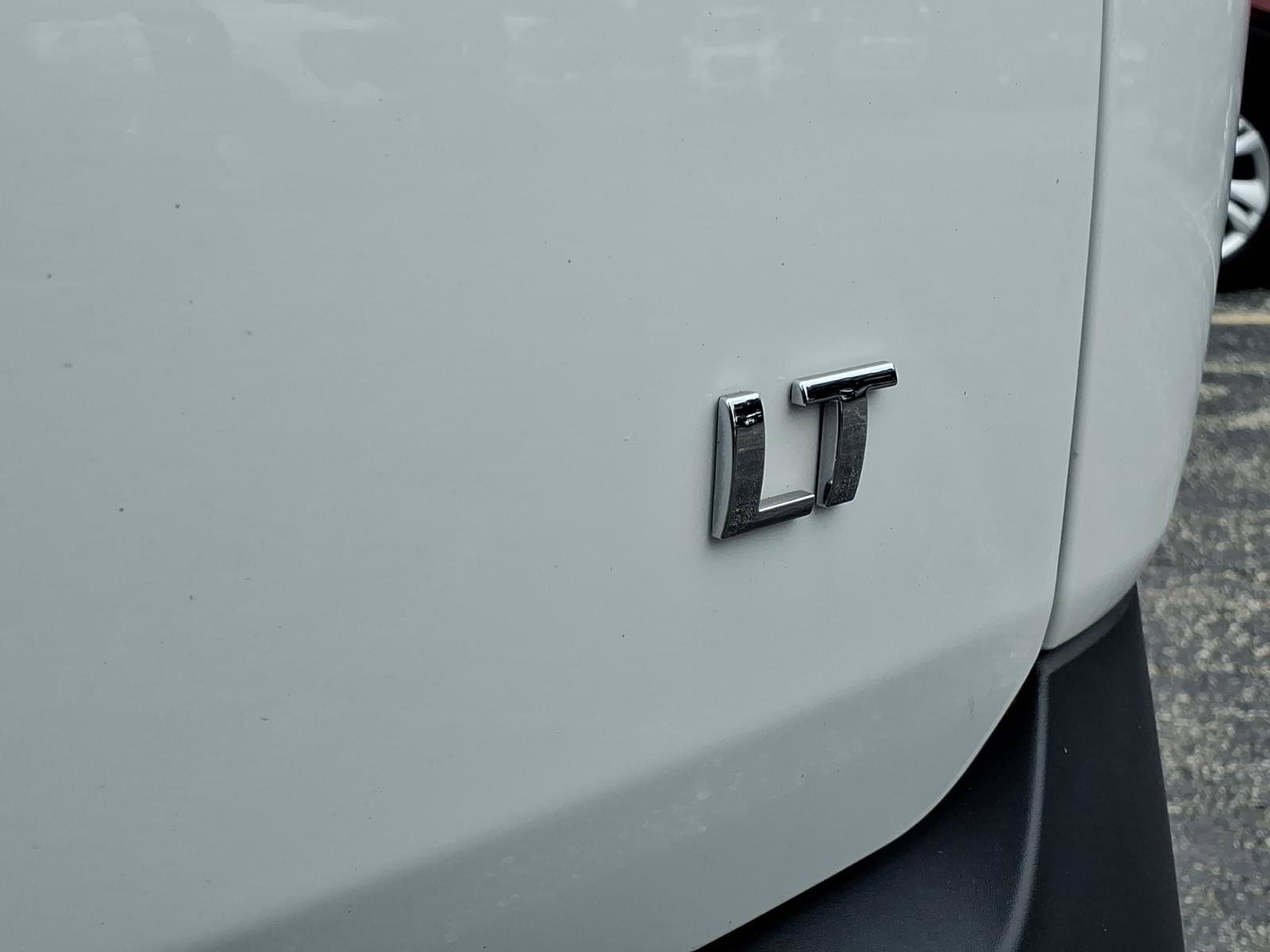 Used 2023 Chevrolet Traverse LT FWD image 28