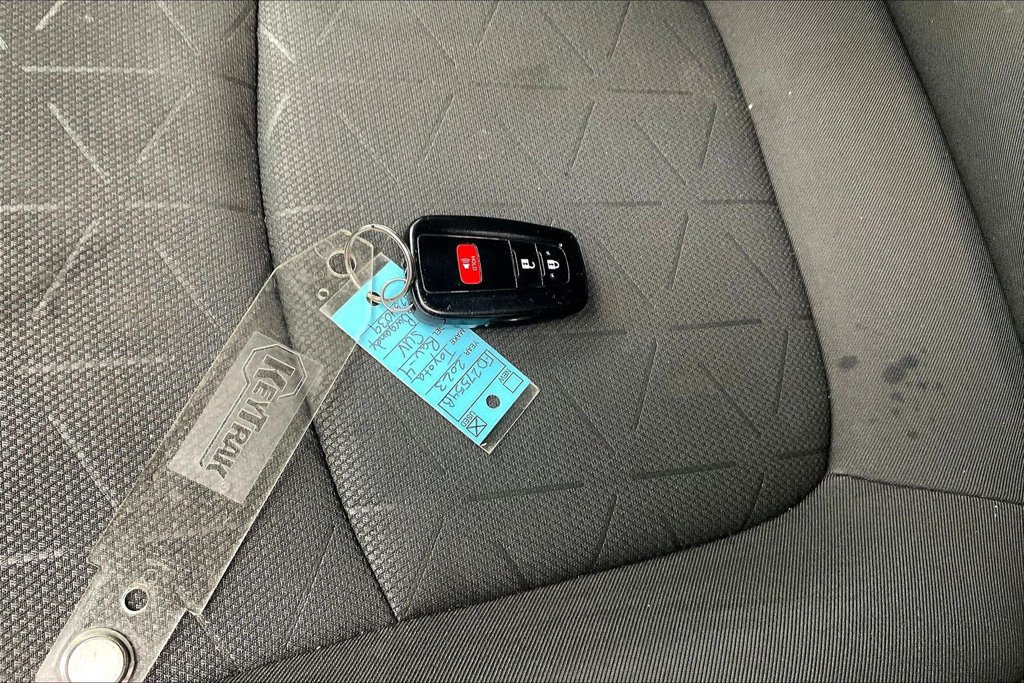 Used 2023 Toyota RAV4 XLE FWD image 36