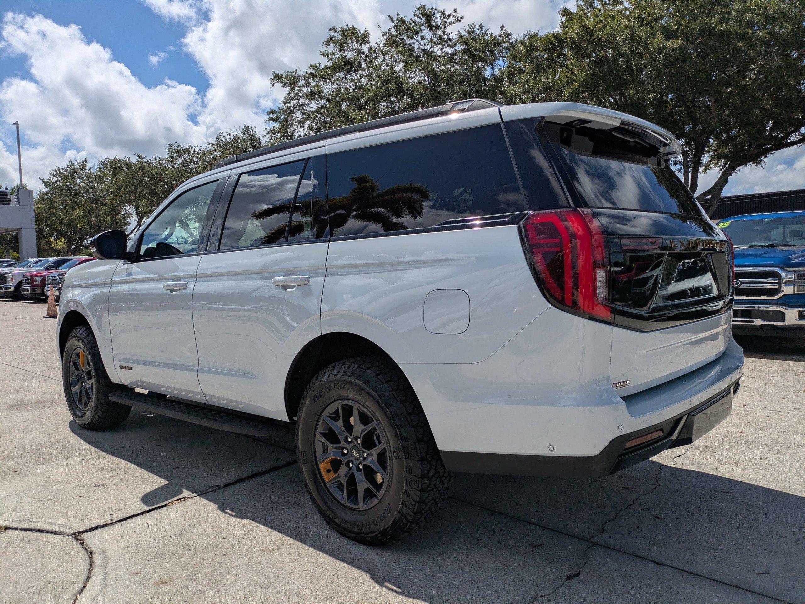 Certified 2025 Ford Expedition Tremor AWD/4WD image 6