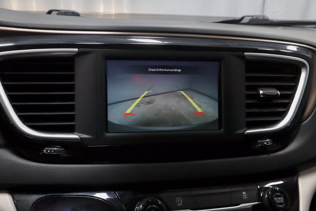 Used 2023 Chrysler Voyager LX FWD image 2