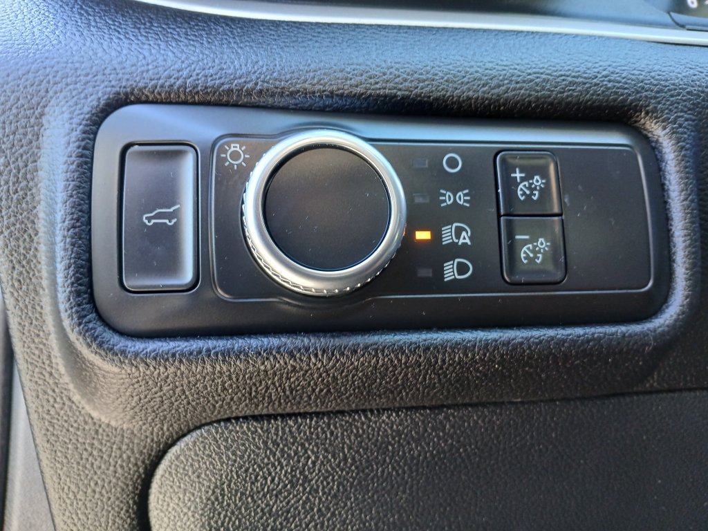 Certified 2021 Ford Explorer XLT RWD image 11