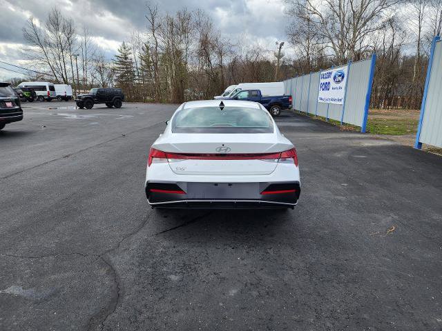 Used 2025 Hyundai Elantra SEL FWD image 4