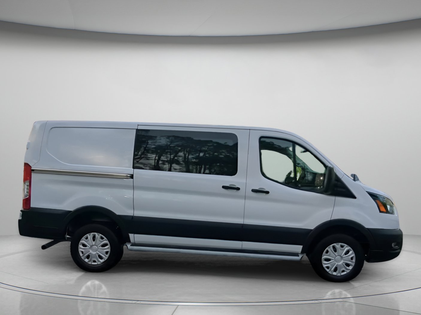 Certified 2025 Ford Transit 250 Low Roof w/ Exterior Upgrade Package RWD image 32