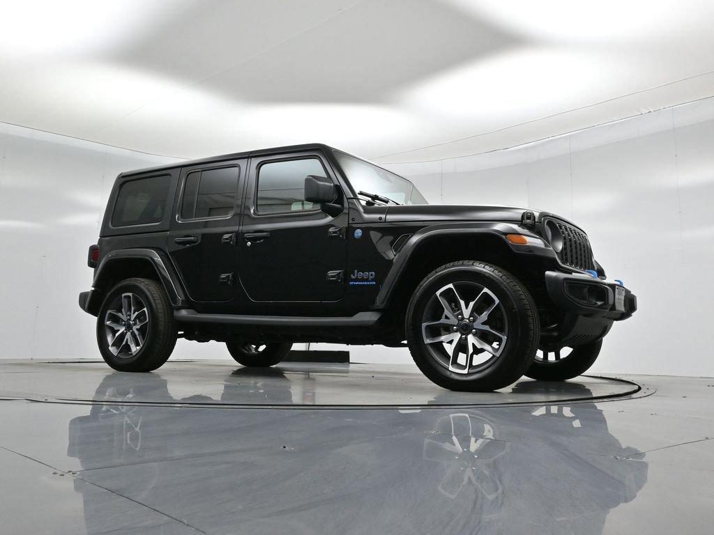 Used 2024 Jeep Wrangler Unlimited image 2