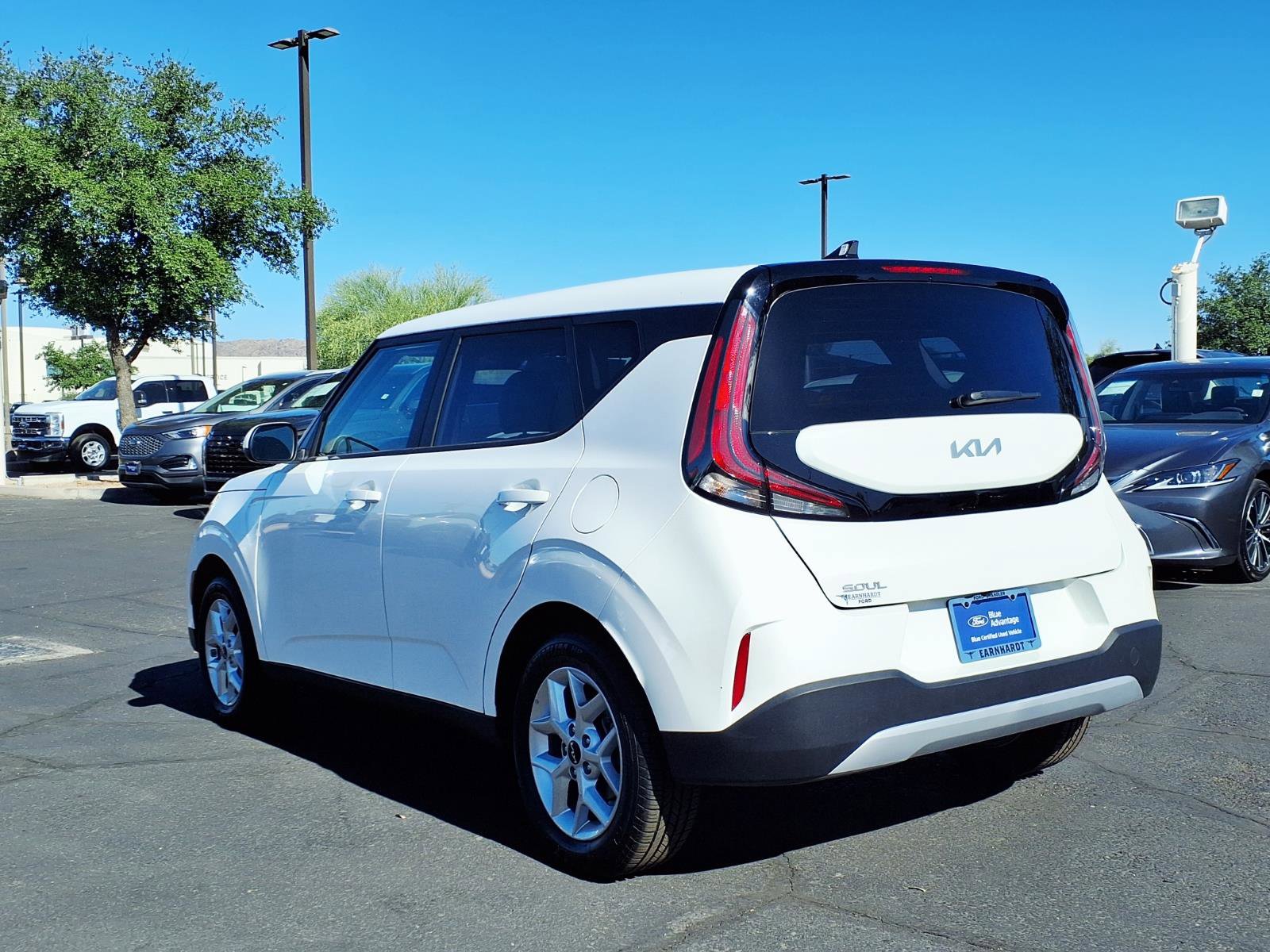 Used 2025 Kia Soul LX FWD image 4