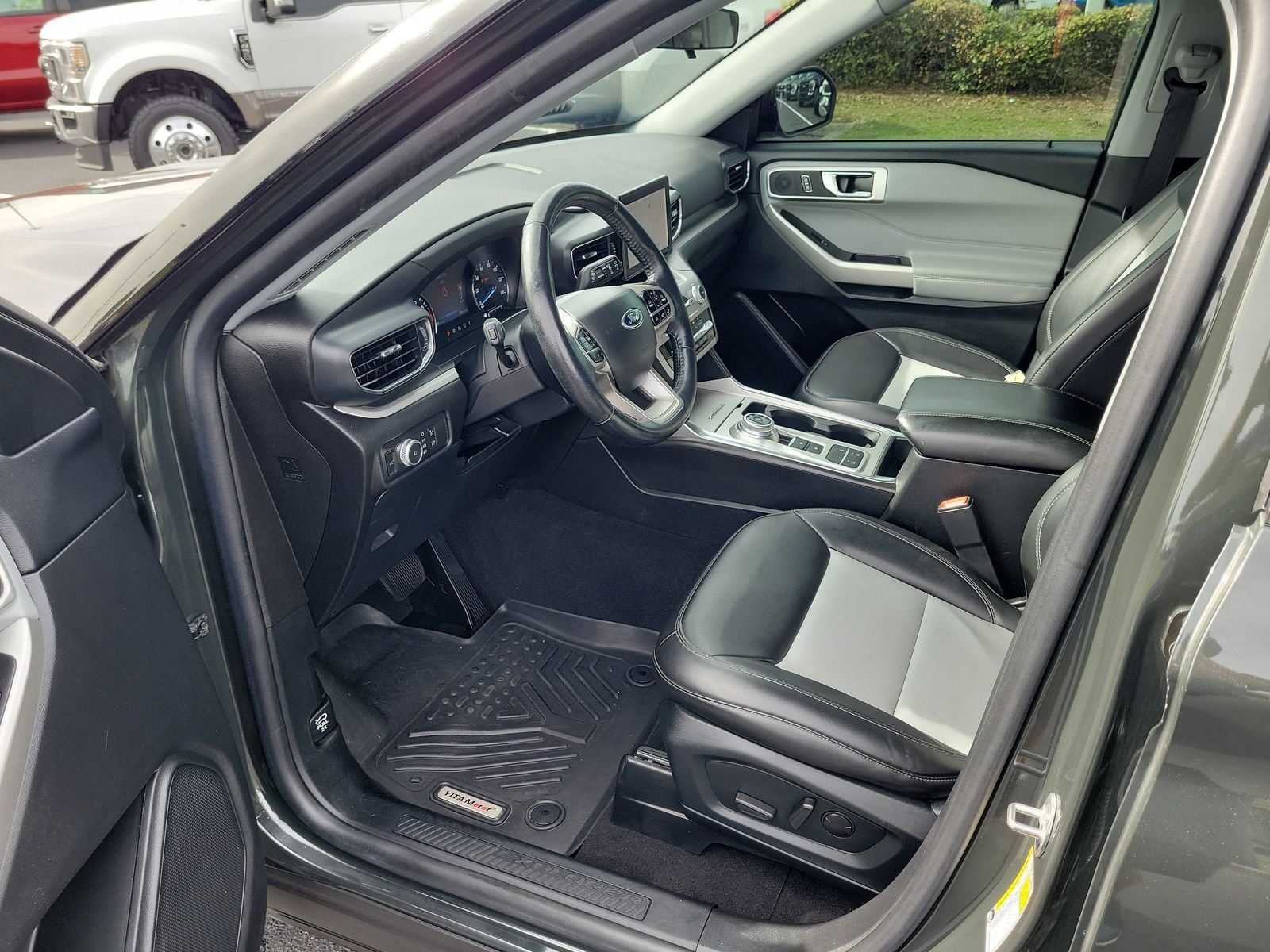 Certified 2022 Ford Explorer XLT w/ Equipment Group 202A RWD image 17